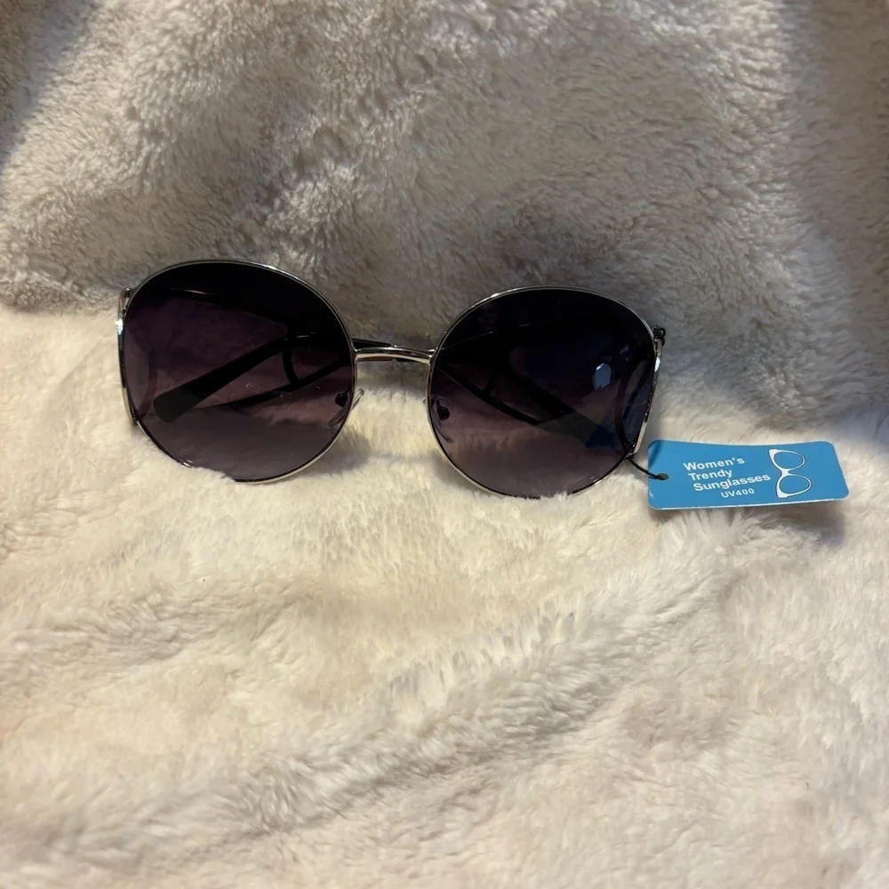 NWT Sunglasses Black Silver Wire Frames UV400 Sun Protection Retro 70s vibe